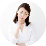 腰痛に悩む女性